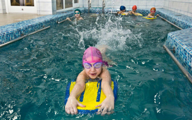 Плавание – как оно влияет на организм ребенка